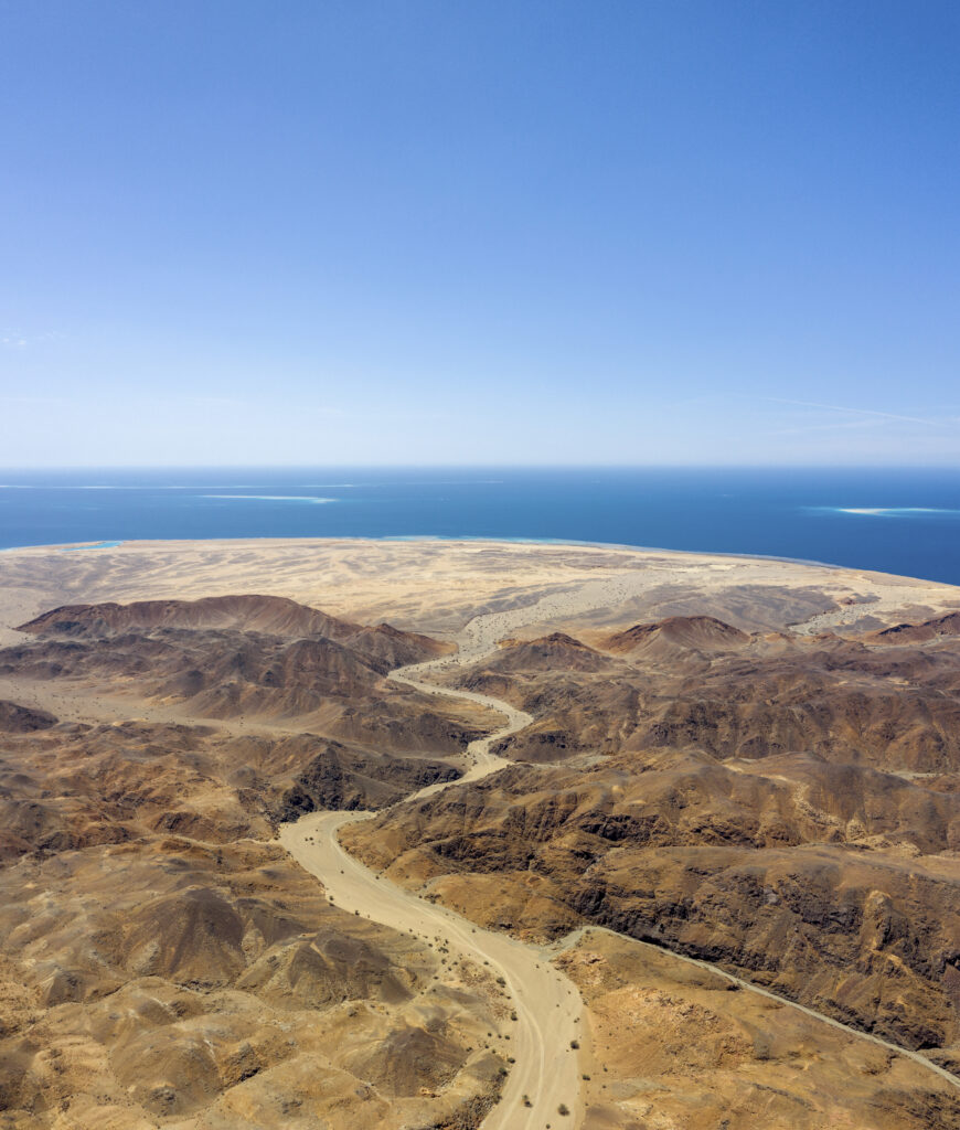 Wadi system connecting land to sea